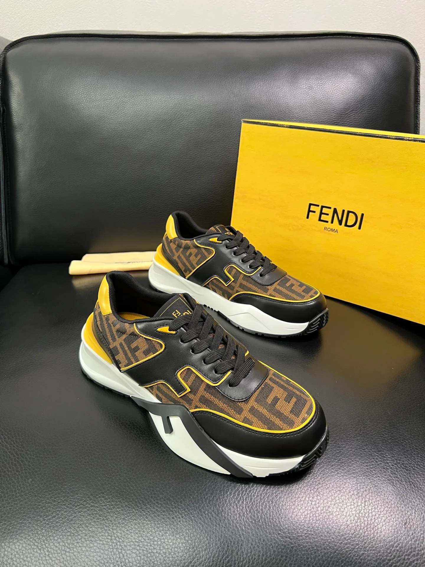 Men's shoes 💰840 FENDI top purchasing Fendi counters are equipped with the original factory, original fabrics imported from Italy, breathable and comfortable cowhide lining, soles: original soles specially provided by the original factory are super comfortable, original factory orders 🔍high quality, you can enter and exit the counter at will, welcome to compare, code number 39-44 (customized 38-45) 85856